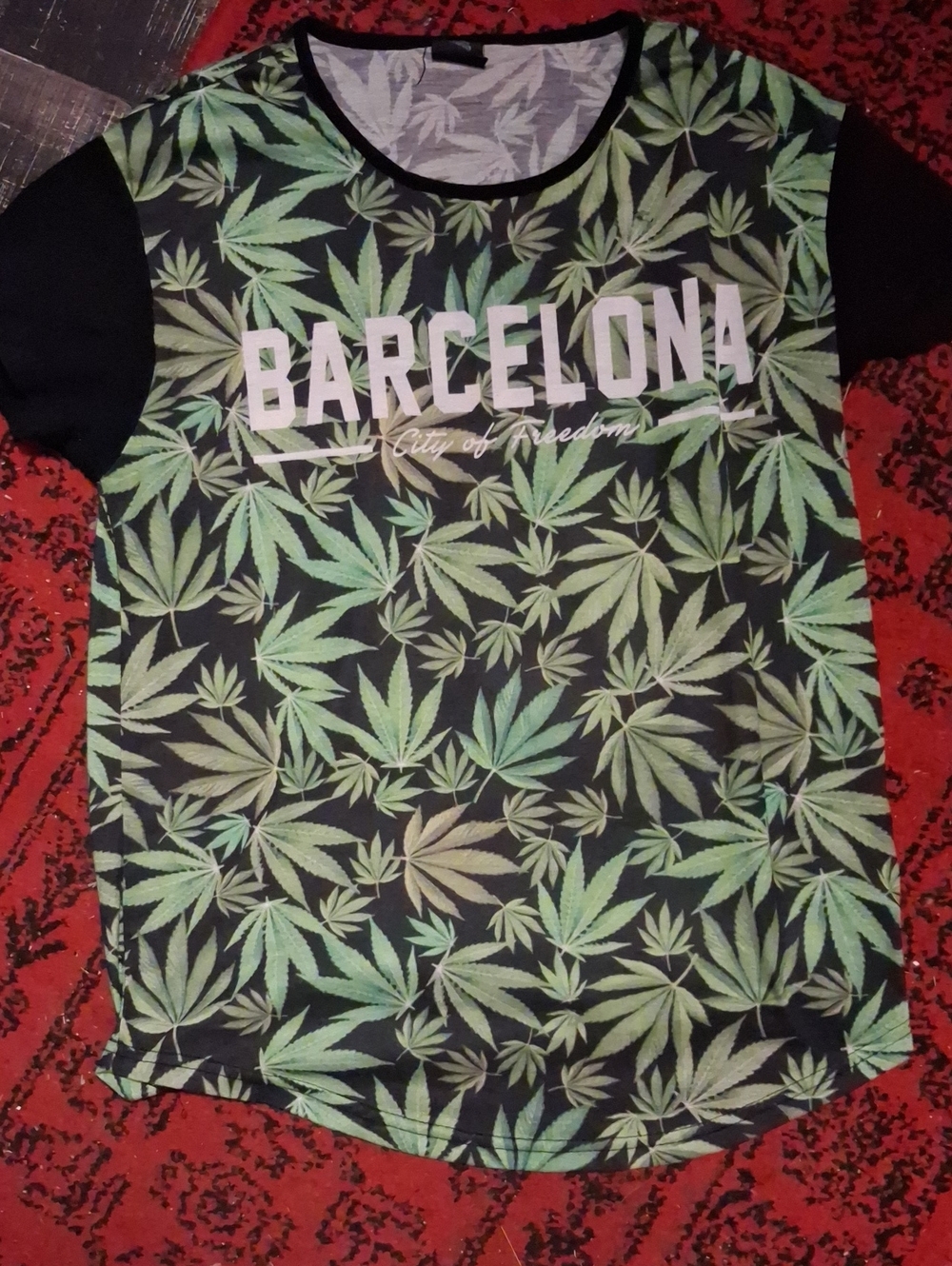 Barcelona Green Leaf Print Short Sleeve Tee - Black/Green